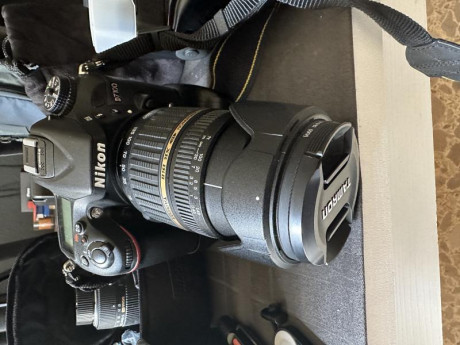 Vendo pack de cámara fotográfica Nikon D7100 con tres objetivos, flash, grip, trípode, mochila para llevar 01