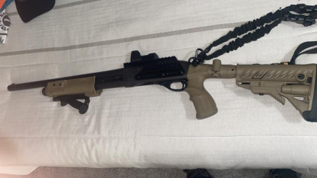 Remington 870, como se ve en las fotos, preferiblemente madrid y gente con cupo y licencia 600 euros 00