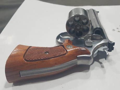 Vendo revolver Smith Wesson de 6 pulgadas de inoxidable por falta de uso y liberar cupo por 700€.
Saludos. 92