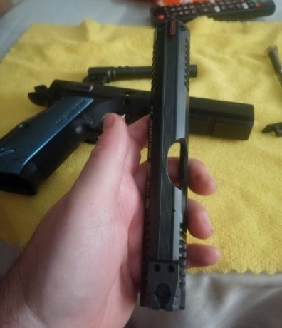 Buenas compañeros.

Vendo mi CZ Shadow 2 de 9 mm y 5", por no darle uso.

Se acompaña con 3 cargadores 11