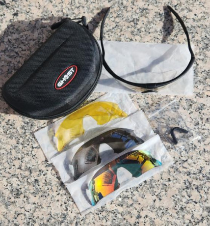 Gafas Ghost con 4 cristales intercambiables para distintos tipos de luz, con funda rígida. Están sin estrenar, 02