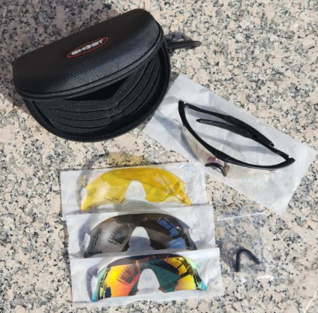 Gafas Ghost con 4 cristales intercambiables para distintos tipos de luz, con funda rígida. Están sin estrenar, 01