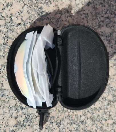 Gafas Ghost con 4 cristales intercambiables para distintos tipos de luz, con funda rígida. Están sin estrenar, 00