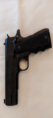 Un compañero de Castellón vende esta Norinco 45 con tres carros, 9mm, 22 y 45, detalles estéticos. Sólo 01