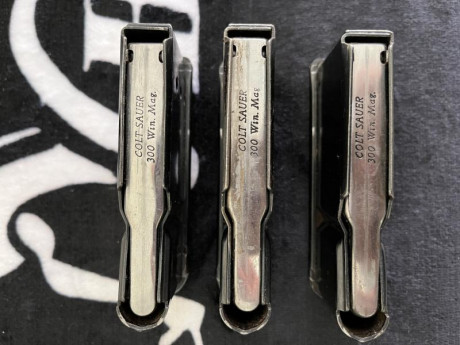Se venden 3 cargadores de  sauer 90 para calibre 300wm.
El precio de cada cargador es de 90€.
Hay 3 disponibles.
Envío 00
