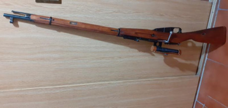 Vendo Mosin Nagant modelo 91/30.
Es del año 1934, se le curvó la maneta y montó una mira PU original.
Tiene 01