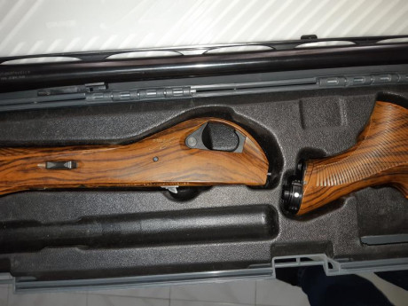 Benelli Vinci,imitacion madera,con 71 de cañón y chokes de 2,3,4 y 5 estrellas.Excelente estado.1000 euros.VENDIDA 02
