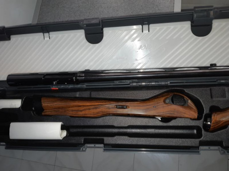 Benelli Vinci,imitacion madera,con 71 de cañón y chokes de 2,3,4 y 5 estrellas.Excelente estado.1000 euros.VENDIDA 00