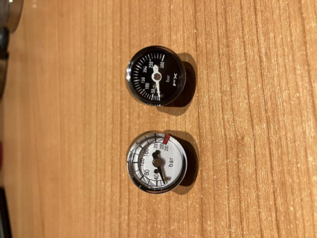 Hola Amigos:
Tengo que sustituir el manómetro de esta carabina porque no marca.
No me urge el hacerlo 92