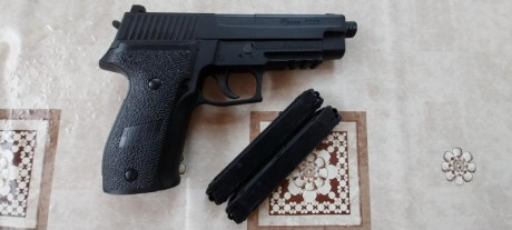 vendo pistola sig sauer p226 asp blockback c02 metal 4.5
estado nueva 
2 cargadores 
precio 150 € + transporte 00