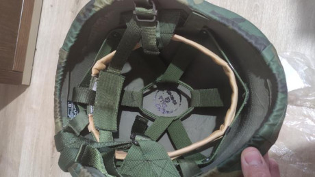En perfecto estado, chaleco con distintivo de comandante de la legión talla G, casco infantería de marina 10