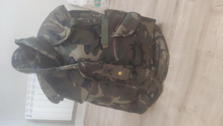 En perfecto estado, chaleco con distintivo de comandante de la legión talla G, casco infantería de marina 21
