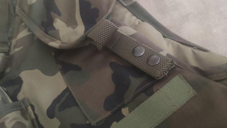 En perfecto estado, chaleco con distintivo de comandante de la legión talla G, casco infantería de marina 32