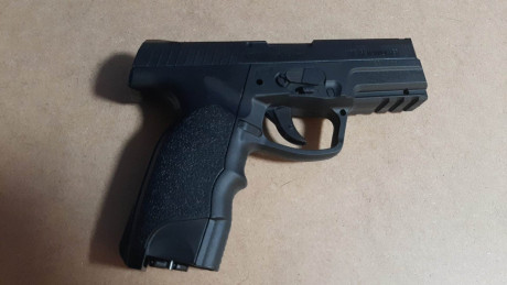Pistola airsoft ASG Steyr M9-A1 Co2, con licencia Steyr Mannlicher (Austria). Material: ABS

Características: 02