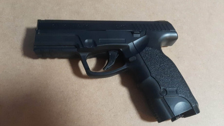 Pistola airsoft ASG Steyr M9-A1 Co2, con licencia Steyr Mannlicher (Austria). Material: ABS

Características: 01