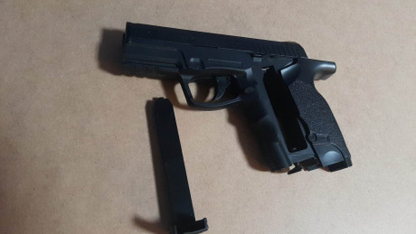 Pistola airsoft ASG Steyr M9-A1 Co2, con licencia Steyr Mannlicher (Austria). Material: ABS

Características: 00