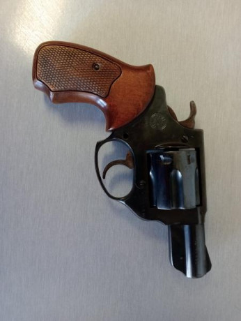 Vendo revolver en perfecto estado y cuidado al máximo. Pocos disparos ideal para protección. Se vende 01