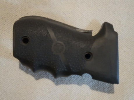 Se vende cacha HOGUE, para instalar en una pistola SIG 226. No se ha instalado anteriormente y, es de 10