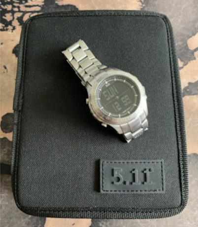Reloj táctico H.R.T. en acero inoxidable de 5.11. Con calculadora balística Sureshot para calcular el 01