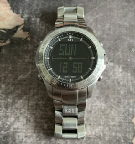 Reloj táctico H.R.T. en acero inoxidable de 5.11. Con calculadora balística Sureshot para calcular el 00