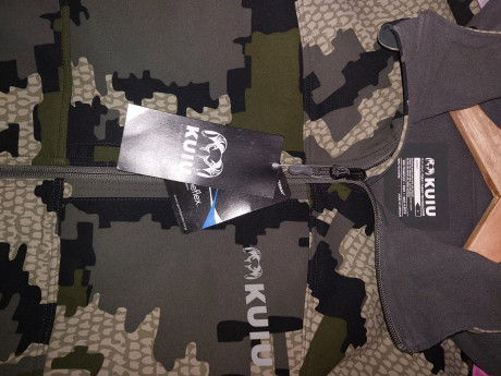 Hola a todos, 
Vendo NUEVA sin estrenar, con etiquetas y todo, está chaqueta KUIU por error de talla.

Chaketa 01