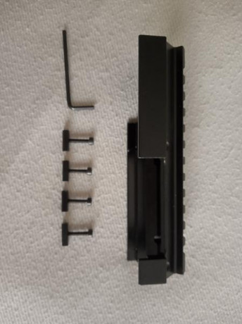 Se vende raíl para instalación de ópticas en un CETME, HK MP5 o clones. Según en qué sentido se coloca, 00
