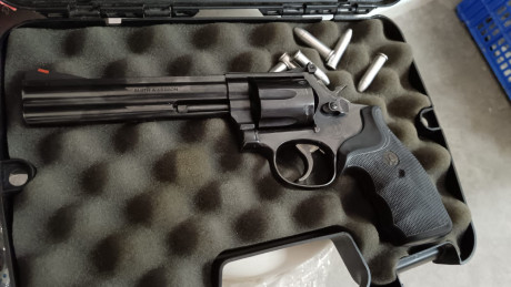 Vendo revolver smith&wesson 357 6 pulgadas 300 eu mas portes 01