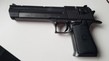 Buenas tardes

Pongo a la venta una DESERT EAGLE en calibre 44 MAG con cañón adicional en calibre 357 01