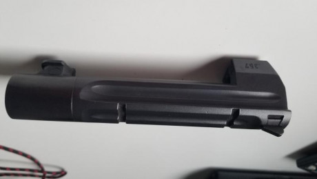 Buenas tardes

Pongo a la venta una DESERT EAGLE en calibre 44 MAG con cañón adicional en calibre 357 21