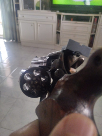 Mi amigo y compañero de tiro vende Revólver Manurhin MR32 Mach en impecable estado, con dos empuñaduras 10