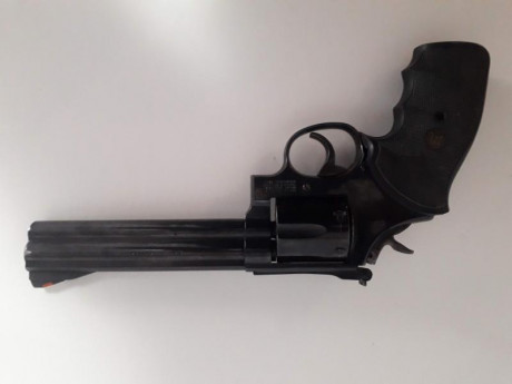 ,Buenas 
   Vendo revolver 357 , 6 pulgadas el arma se encuentra en la provincia de Valencia ,el precio 02