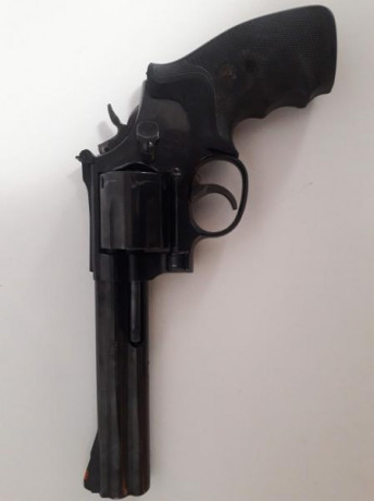 ,Buenas 
   Vendo revolver 357 , 6 pulgadas el arma se encuentra en la provincia de Valencia ,el precio 01