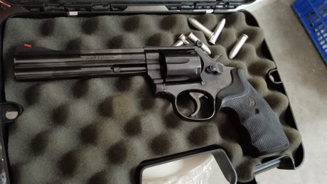 ,Buenas 
   Vendo revolver 357 , 6 pulgadas el arma se encuentra en la provincia de Valencia ,el precio 00