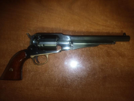 VEndo revolver uberti remington 1858 new model army  300 eu mas portes,el revolver esta en cullera valencia 01