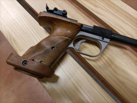 Se vende pistola para modalidad de libre Hammerli modelo 120, en perfecto estado tanto mecánico como estético 01