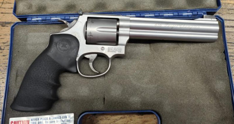 Vendo este revolver, marca Smith & Wesson y el modelo es el 686-5 Target Champion con cañon de 6", 01
