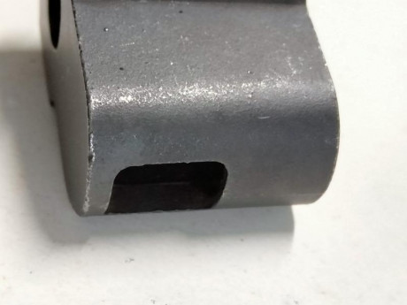 Hola a todos
pongo a la venta un prolongador de corredera de una Astra A100 del calibre 9mm Parabellum 11