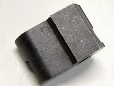 Hola a todos
pongo a la venta un prolongador de corredera de una Astra A100 del calibre 9mm Parabellum 10