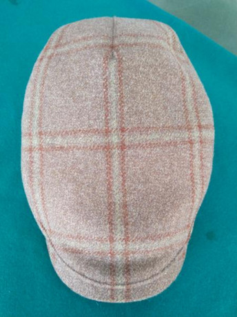 Vendo gorra Purdey como nueva. Talla 61 o 7 1/2.

Precio: 80€ más envío. 02