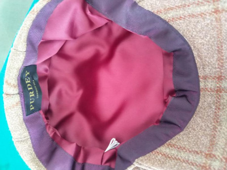 Vendo gorra Purdey como nueva. Talla 61 o 7 1/2.

Precio: 80€ más envío. 01