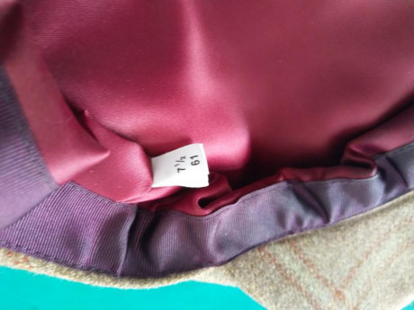 Vendo gorra Purdey como nueva. Talla 61 o 7 1/2.

Precio: 80€ más envío. 00