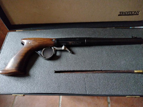 Lo dicho, vendo esta joya del calibre 40. Se puede ver en Chiloeches Guadalajara. Entrega en mano preferiblemente. 00