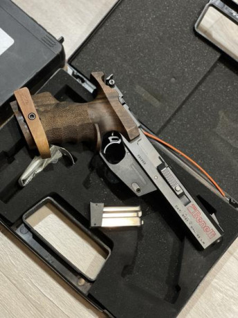 Buenas vendo mi pistola para precisión impecable con cachas anatómicas y gafas 
Todo 1000€ 
Teléfono alguna 02