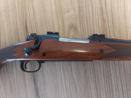 Rifle de cerrojo Winchester 70 en calibre 7mm remington magnum.

Buen estado general como se puede ver 12
