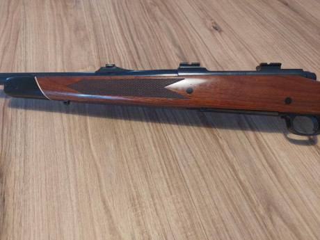 Rifle de cerrojo Winchester 70 en calibre 7mm remington magnum.

Buen estado general como se puede ver 30