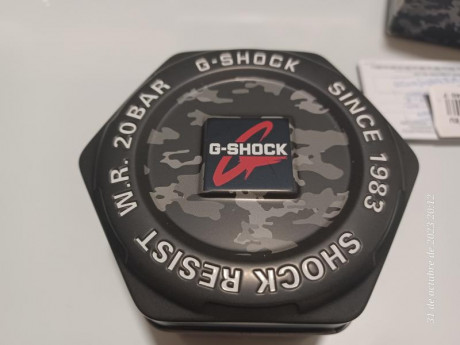 Reloj Casio G-Shock, color camo, muy poco uso, prácticamente nuevo, con caja original metálica, libro 02