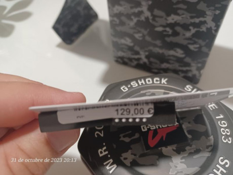 Reloj Casio G-Shock, color camo, muy poco uso, prácticamente nuevo, con caja original metálica, libro 00