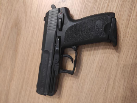 Se vende HK USP Compact, en buen estado, con unos 1500-2000 cartuchos disparados.
Se vende con su maletín 01