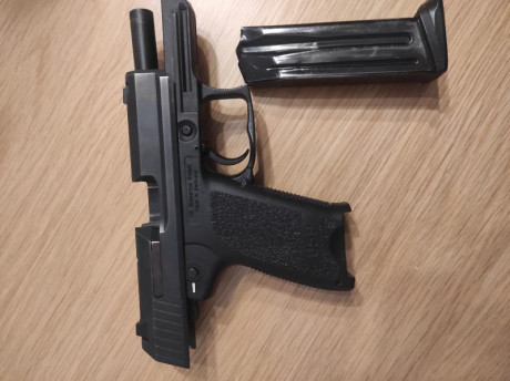 Se vende HK USP Compact, en buen estado, con unos 1500-2000 cartuchos disparados.
Se vende con su maletín 00
