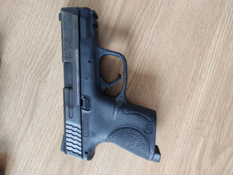 Buenas, vendo mi arma personal, guiada en A, en buen estado.
Se trata de una S&W MP9 Compact (cañón 02